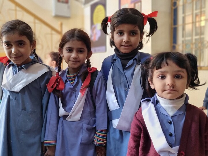 Schulkinder in Khamiso Goth, Karachi