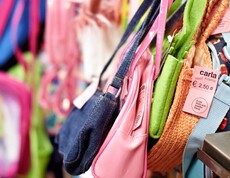 Buntes Taschenangebot der carla Krems