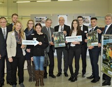 Gruppenfoto in der Bank Youngherosday 2015