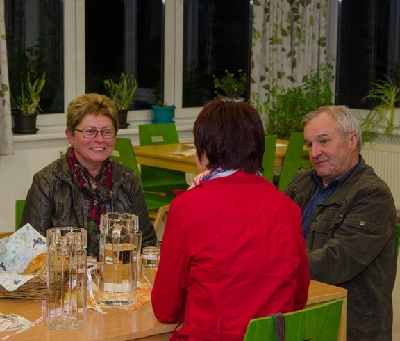 Gruppenbild der Haussammlung aus Waidhofen/Thaya - beim gemütlichen Essen