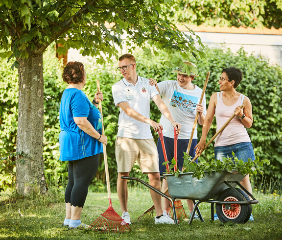 Gruppe im Garten