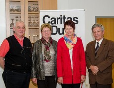 Gruppenbild der Haussammler mit dem Direktor der Caritas St. Pölten aus Waidhofen/Thaya