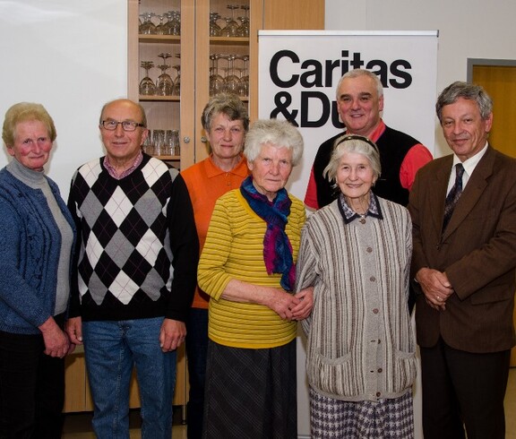 Gruppenbild der Haussammler mit dem Direktor der Caritas St. Pölten aus Waidhofen/Thaya