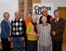 Gruppenbild der Haussammler mit dem Direktor der Caritas St. Pölten aus Waidhofen/Thaya